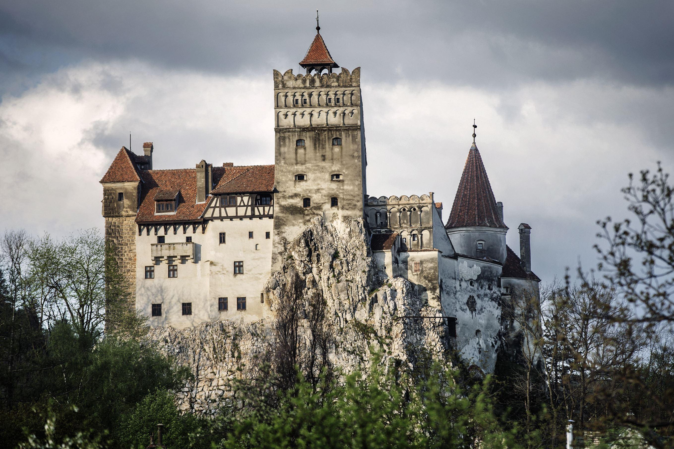 Фото замка дракула. Трансильвания Румыния замок Дракулы. Замок Бран (Bran Castle), Румыния. Замок графа Дракулы Трансильвания Румыния.