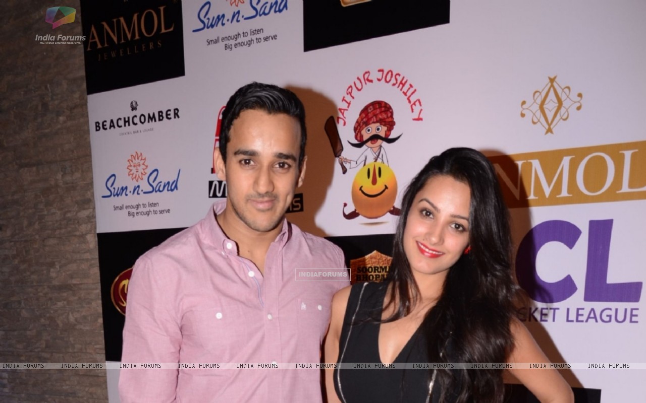 Download Anita Hassanandani With Her Husband Was Seen At The - Anita ...