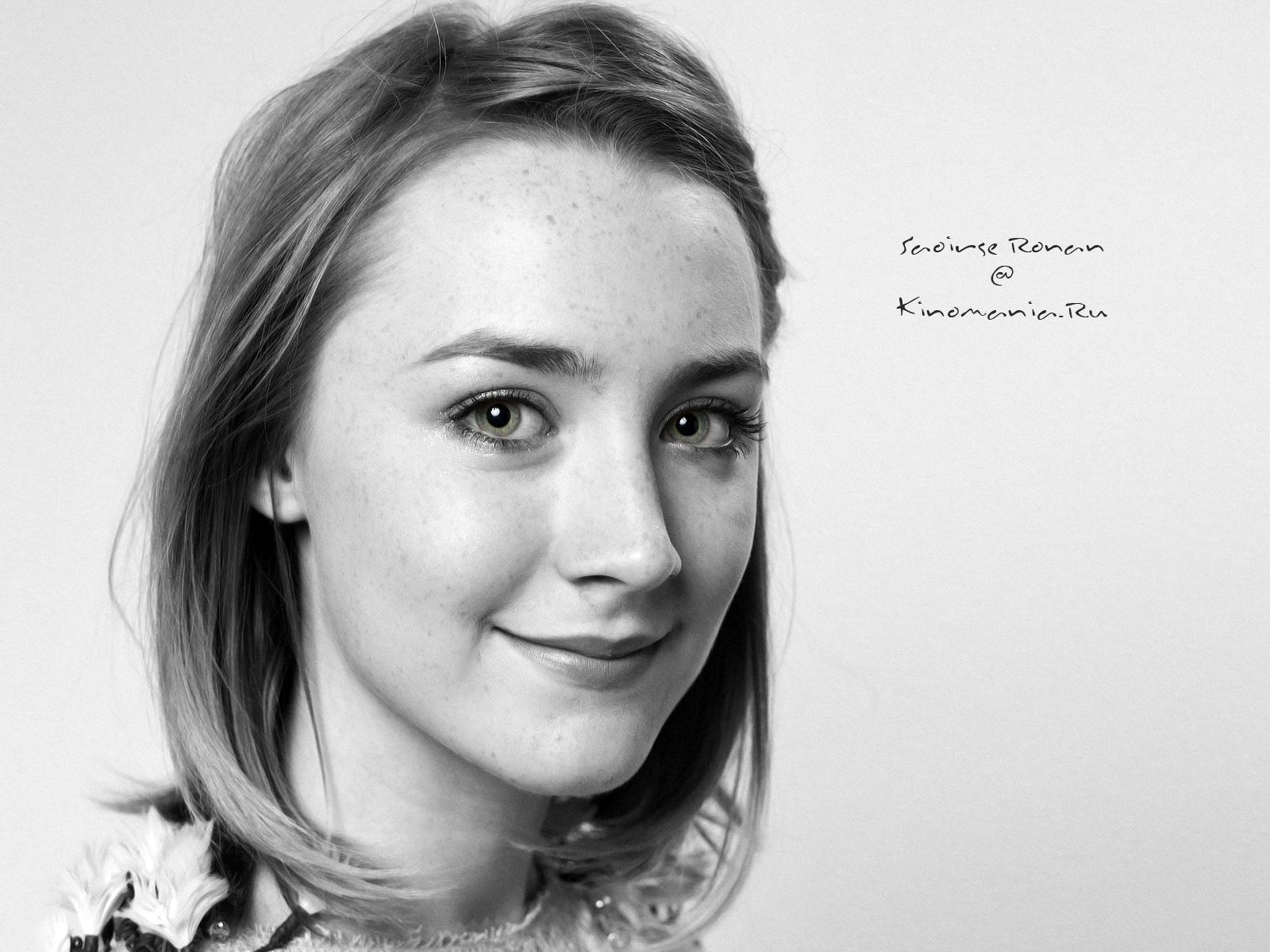 Saoirse Ronan Fakes