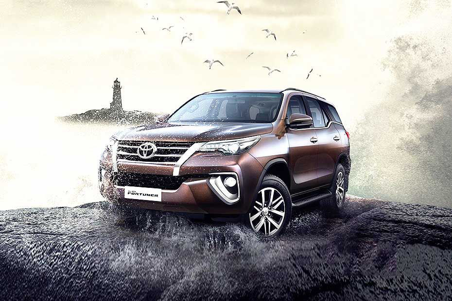 Front Angle Low View - Toyota Fortuner Price In Mumbai , HD Wallpaper & Backgrounds