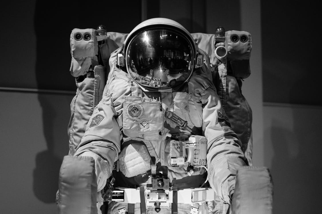 Astronaut Suit Black And White , HD Wallpaper & Backgrounds